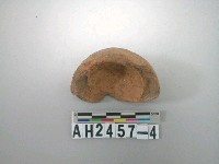 藏品(紅色夾砂小缽形器殘件)的圖片